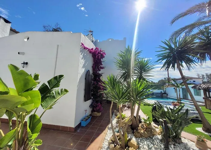 Gatu Premium Villa Lurberri Piscina Privada, 4 Dormitorios, 2 Banos, Parking , Jardines, \