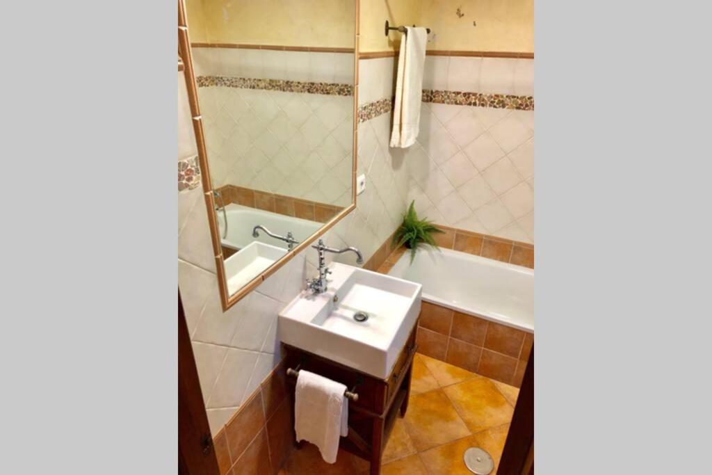 Gatu Premium Lurberri Piscina Privada, 4 Dormitorios, 2 Banos, Parking , Jardines, 