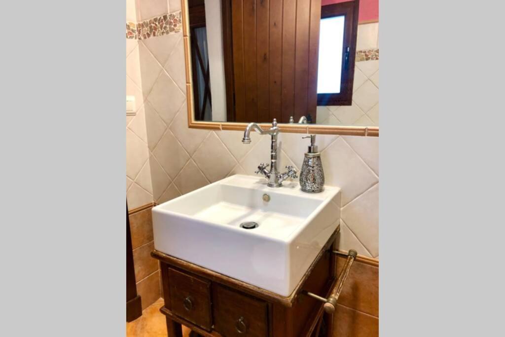 Holiday home Gatu Premium Lurberri Piscina Privada, 4 Dormitorios, 2 Banos, Parking , Jardines, 