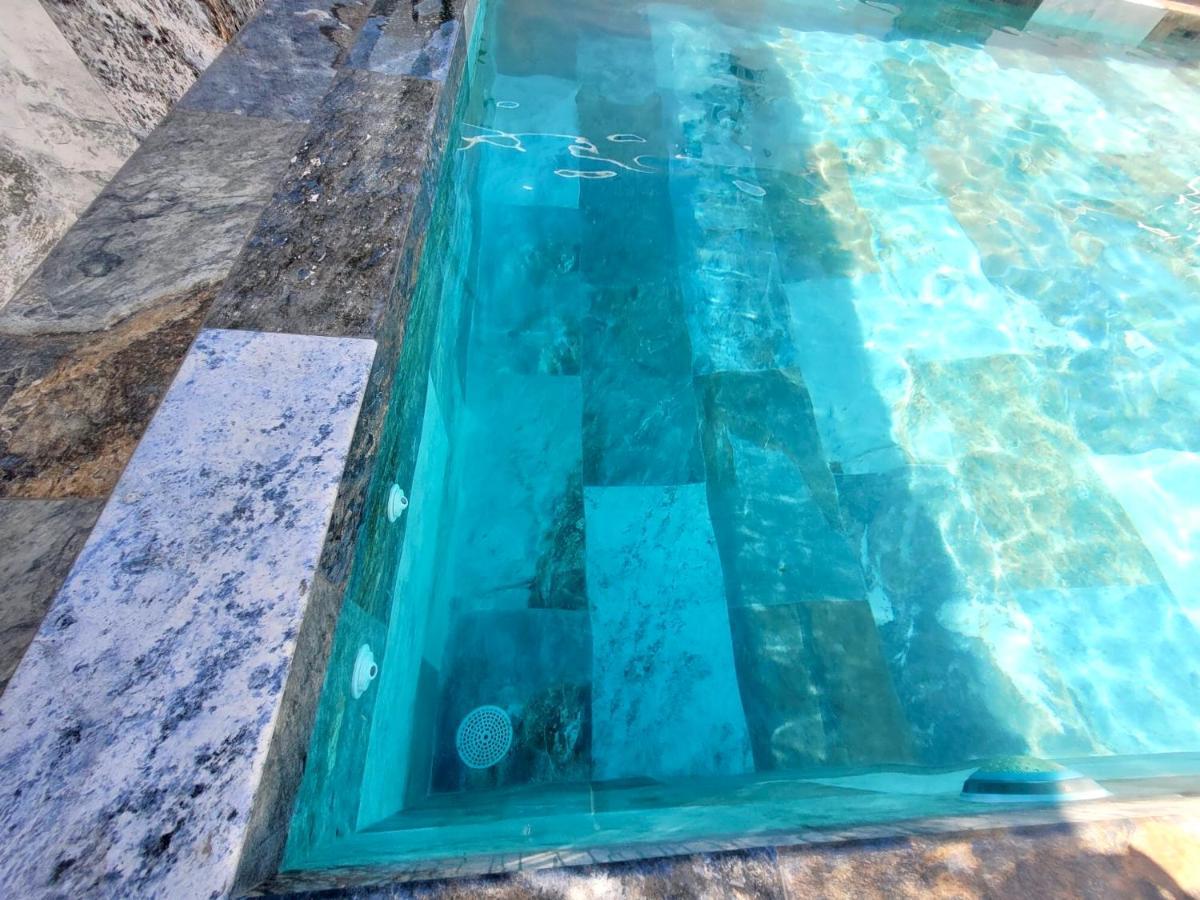 Gatu Premium Lurberri Piscina Privada, 4 Dormitorios, 2 Banos, Parking , Jardines, 