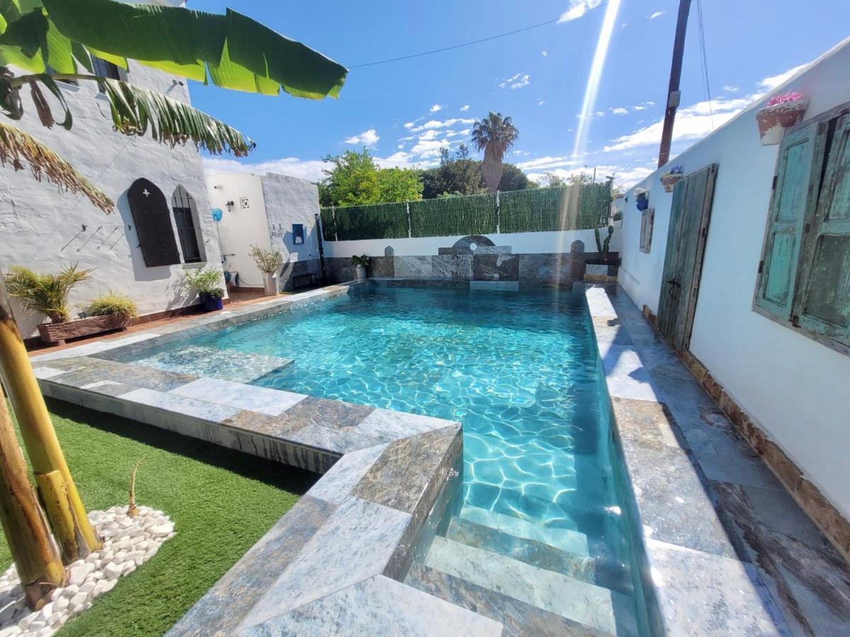 Gatu Premium Lurberri Piscina Privada, 4 Dormitorios, 2 Banos, Parking , Jardines, 